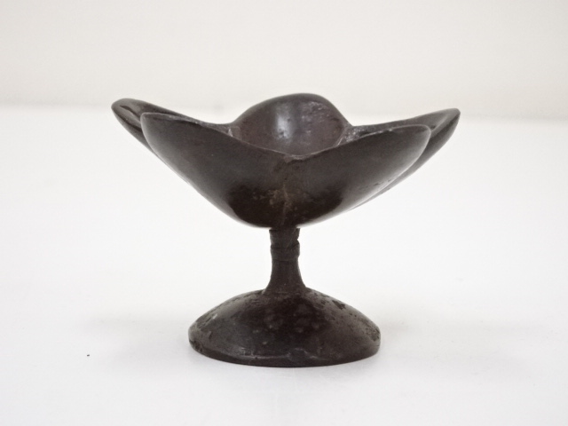  釜師高木治良兵衛造　紫銅突羽根蓋置（共箱）